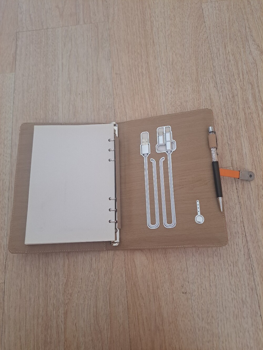 POWER BANK  4000mAh  Beige/Tan/ orange.